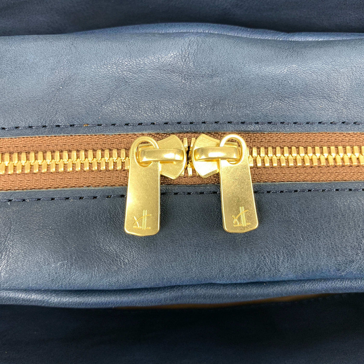 ANNAK ハンドウォッシュあおりポケット付きショルダーバッグ