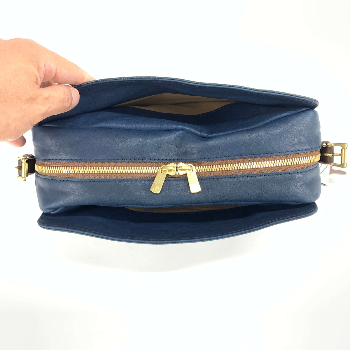 ANNAK ハンドウォッシュあおりポケット付きショルダーバッグ