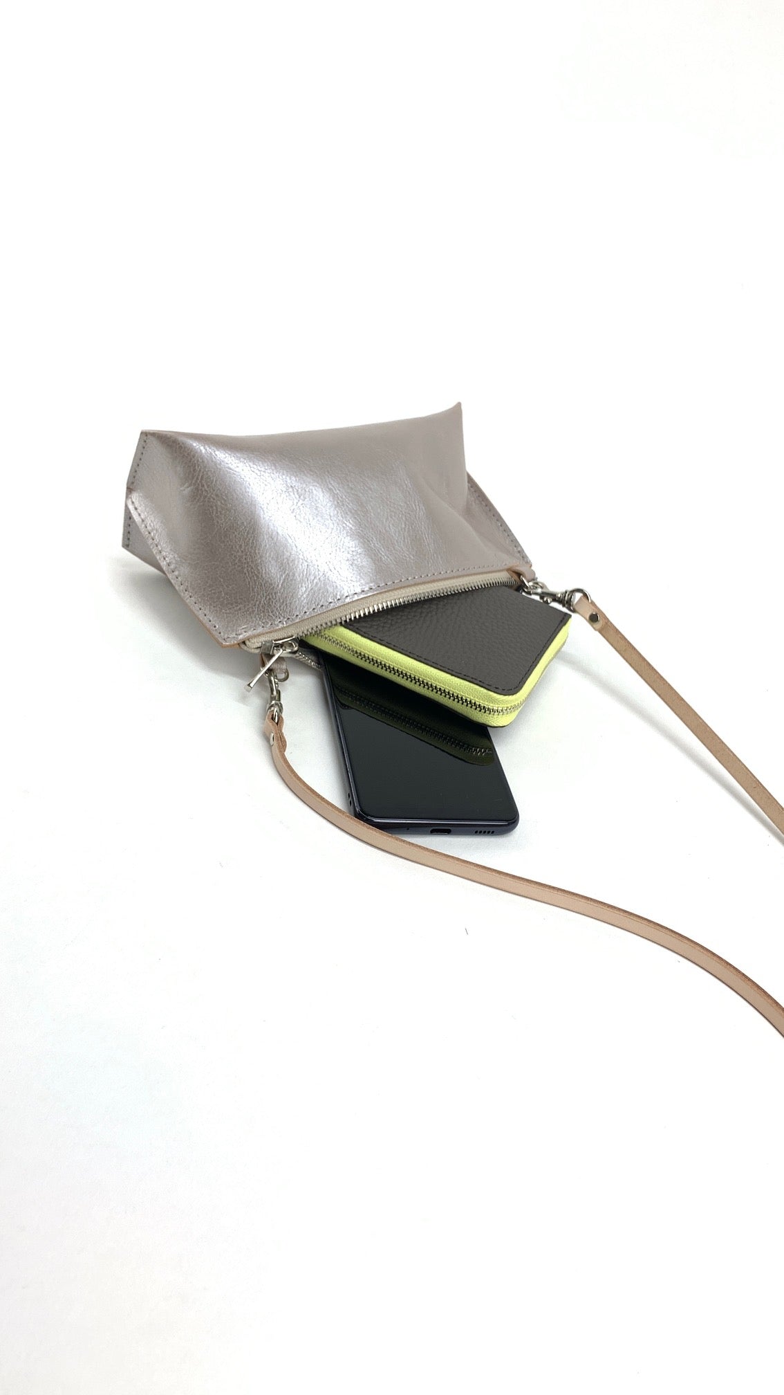 ANNAK アマンダオイルレザー マチ付ミニショルダーバッグ