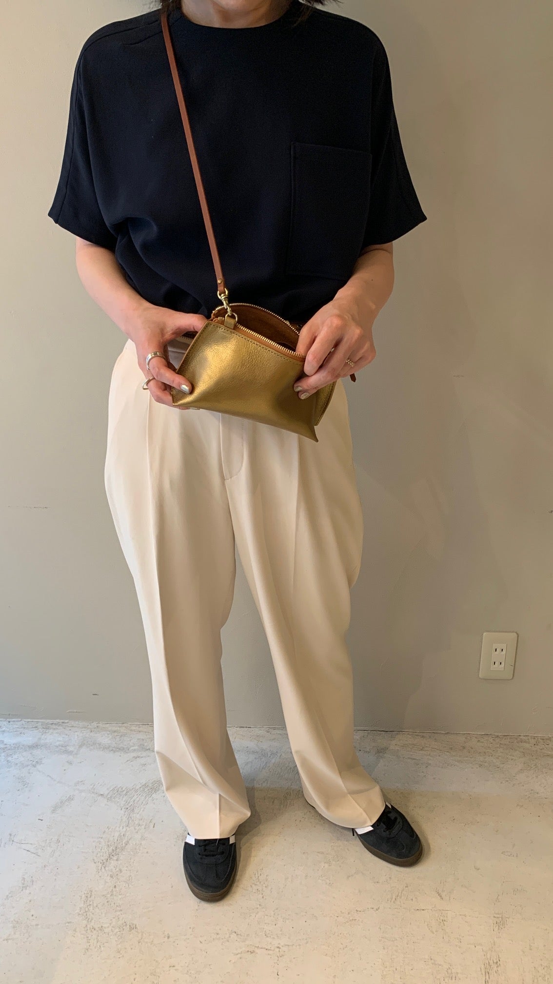 ANNAK アマンダオイルレザー マチ付ミニショルダーバッグ