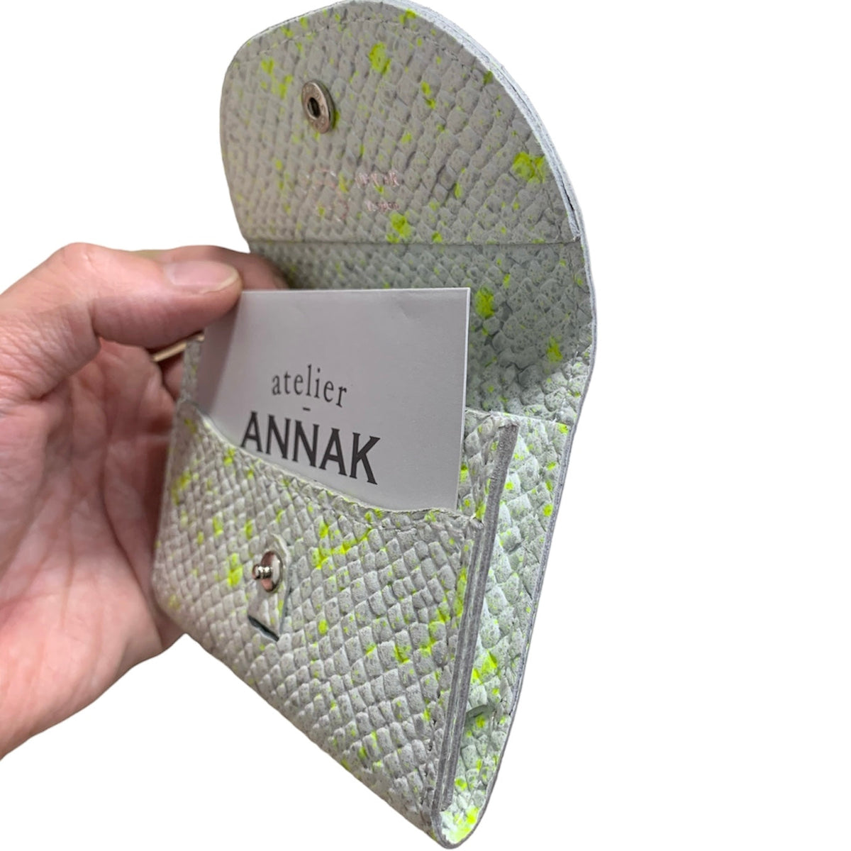 ANNAK エンボスハンドペイントレザー 名刺・カード入れ