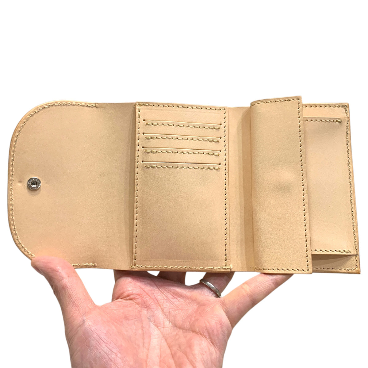 ANNAK エンボスハンドペイントレザー フラップ付き2つ折り財布